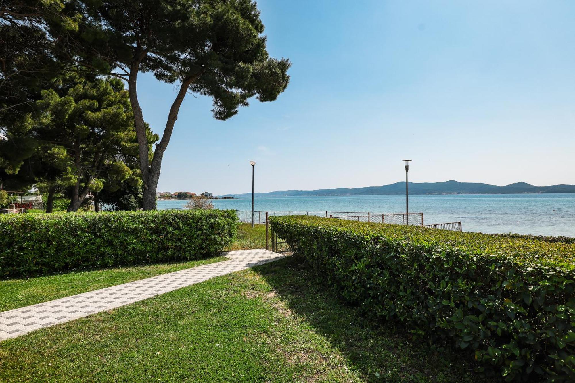 Apartments Becky On A Sandy Beach Without Crowd Sukosan Exterior photo