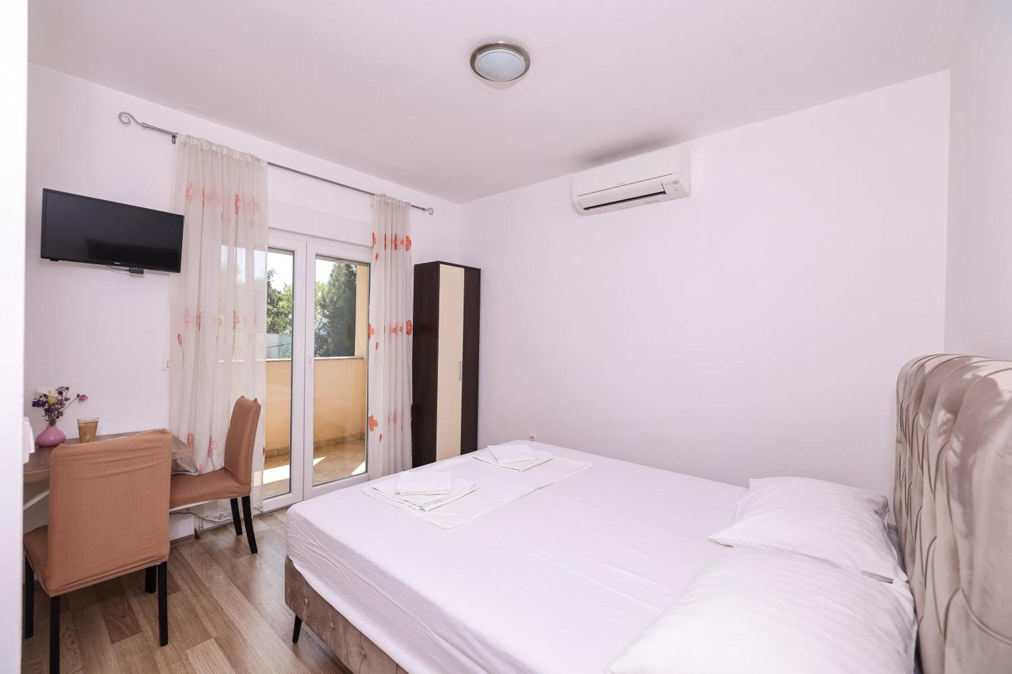Apartments Becky On A Sandy Beach Without Crowd Sukosan Exterior photo