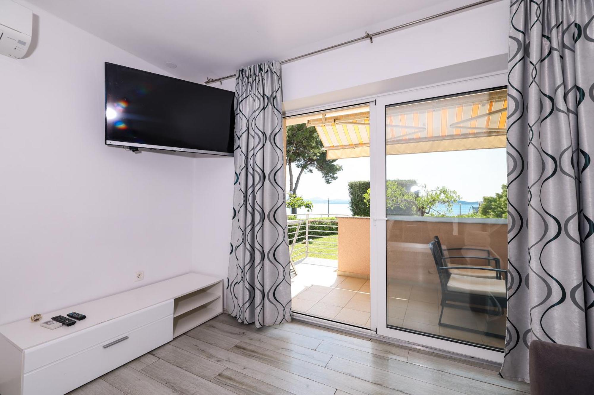 Apartments Becky On A Sandy Beach Without Crowd Sukosan Exterior photo